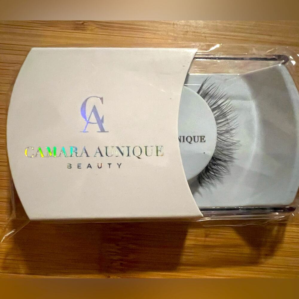 Camara Aunique Beauty Mary Lash NWT